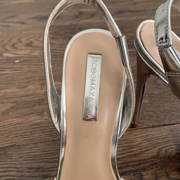 🛍️Bundle & Save: 2 for $30🛍️ BCBG MaxAxaria Silver Stiletto Slingback size 7 - Picture 2 of 6